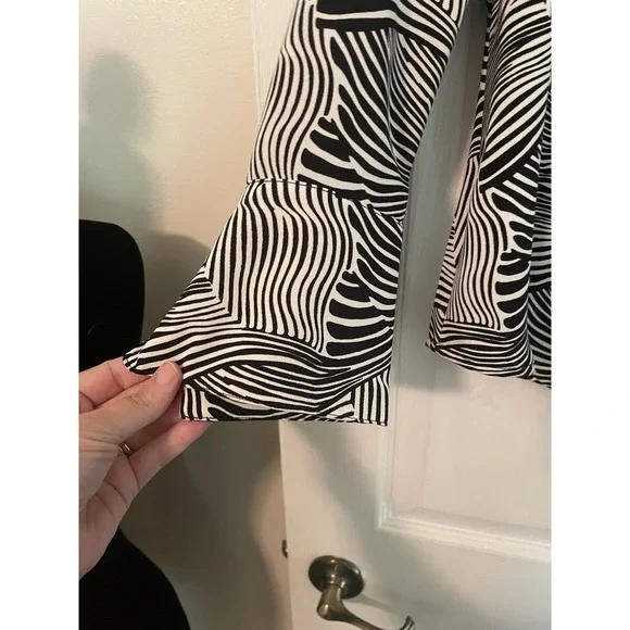 Chico's Zebra Print Long Sleeve ruffle Front Blouse Top Shirt Size 2 12/14 - Picture 3 of 12